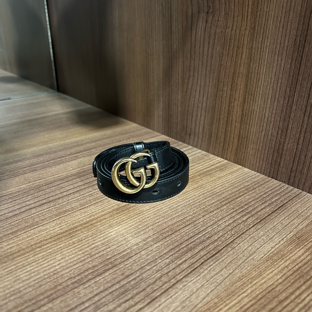 gucci mini black belt new ( with box and dust bag) (never wore)